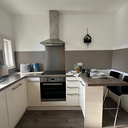Glasgow Modern Style Home , Separate Entrance ภายนอก รูปภาพ