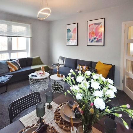 Glasgow Modern Style Home , Separate Entrance ภายนอก รูปภาพ