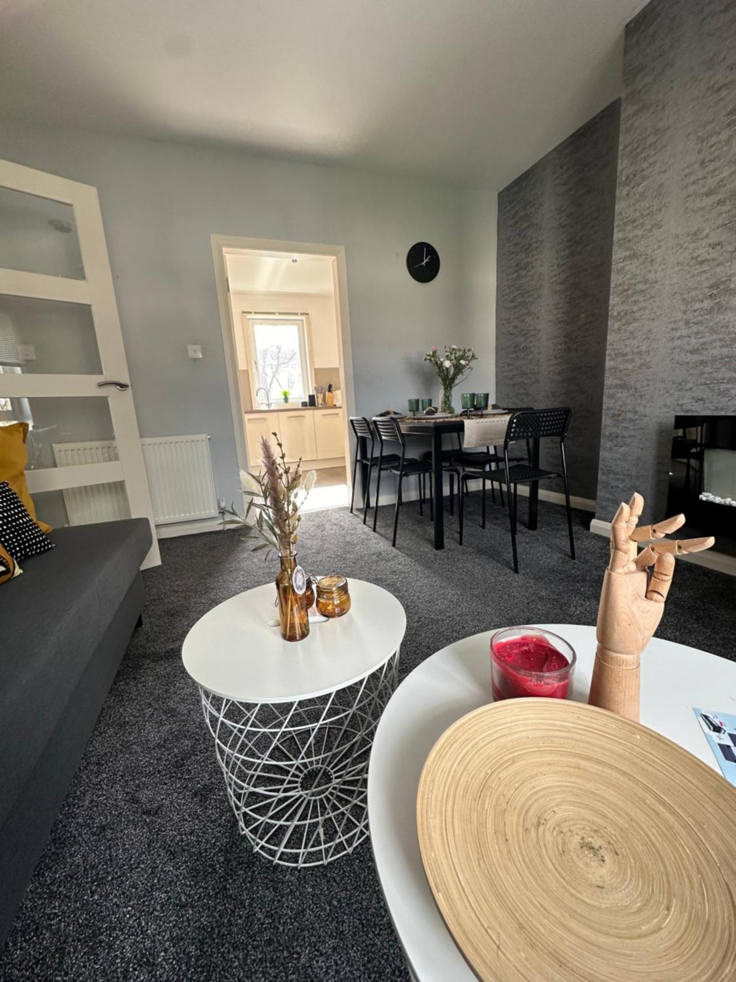 Glasgow Modern Style Home , Separate Entrance ภายนอก รูปภาพ
