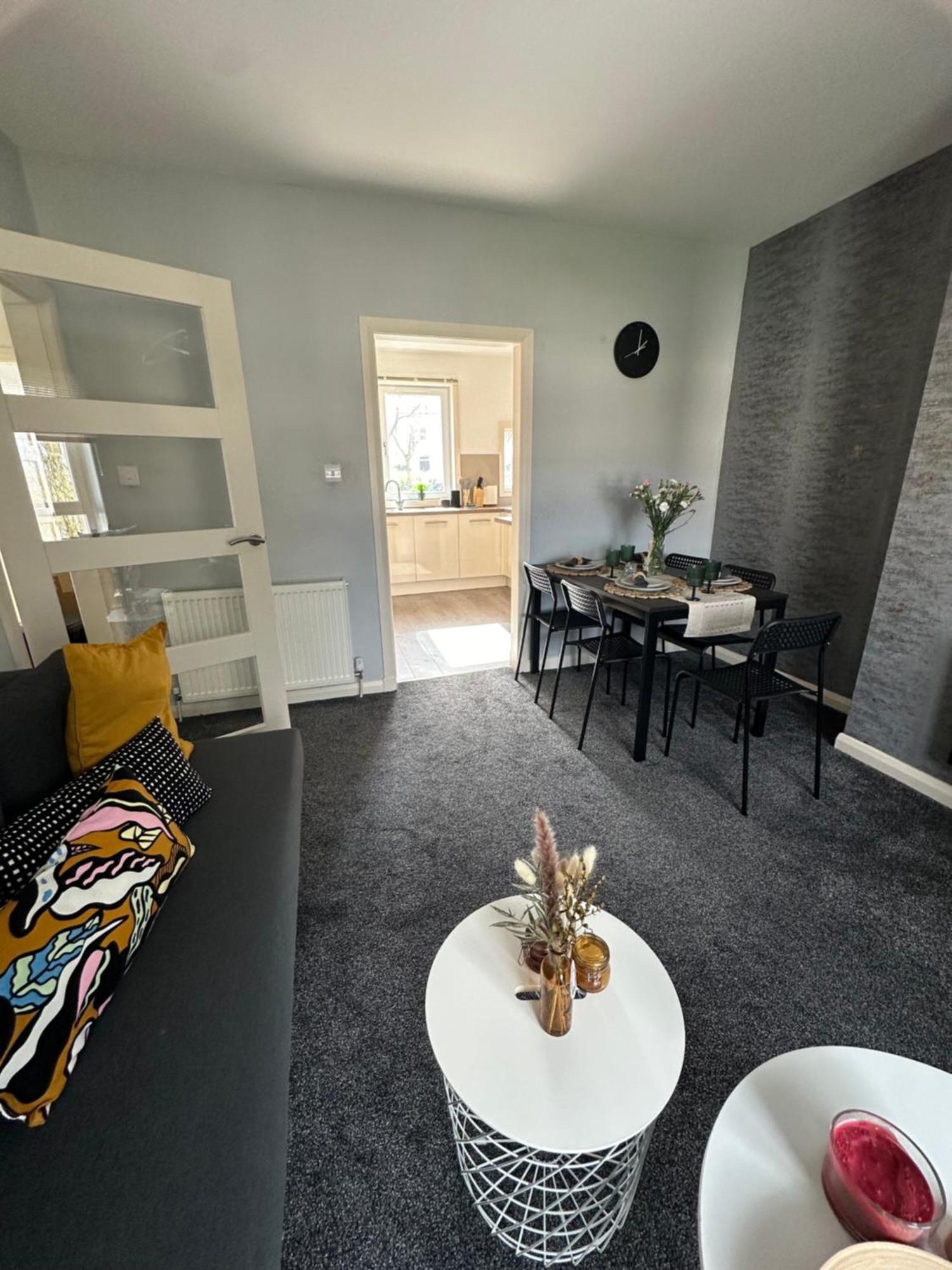 Glasgow Modern Style Home , Separate Entrance ภายนอก รูปภาพ