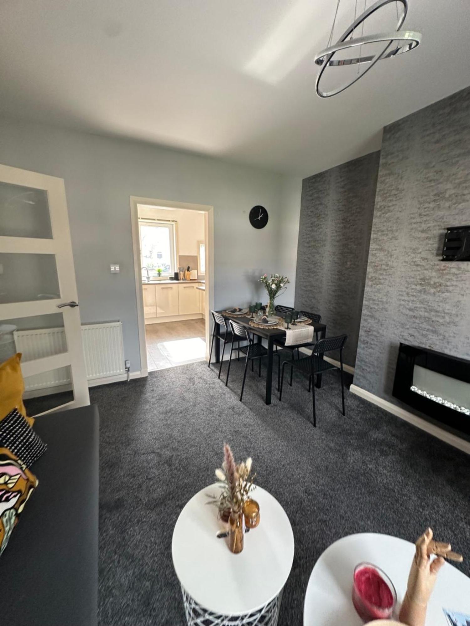 Glasgow Modern Style Home , Separate Entrance ภายนอก รูปภาพ