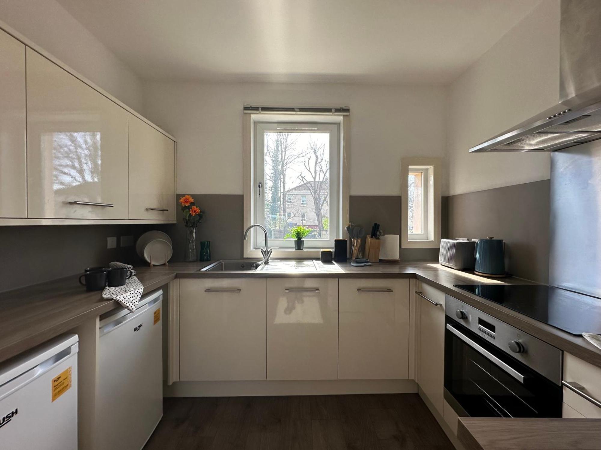 Glasgow Modern Style Home , Separate Entrance ภายนอก รูปภาพ