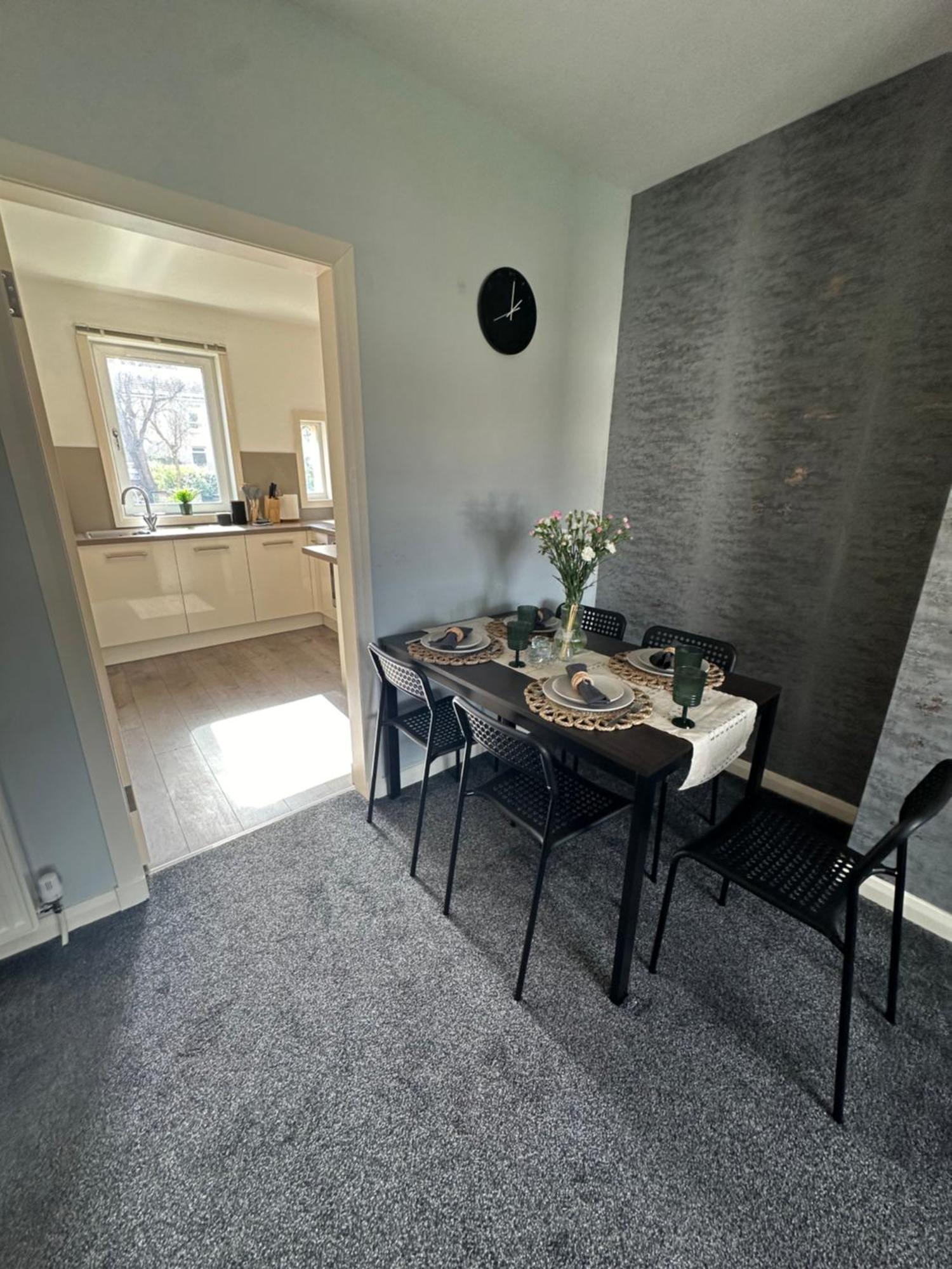 Glasgow Modern Style Home , Separate Entrance ภายนอก รูปภาพ