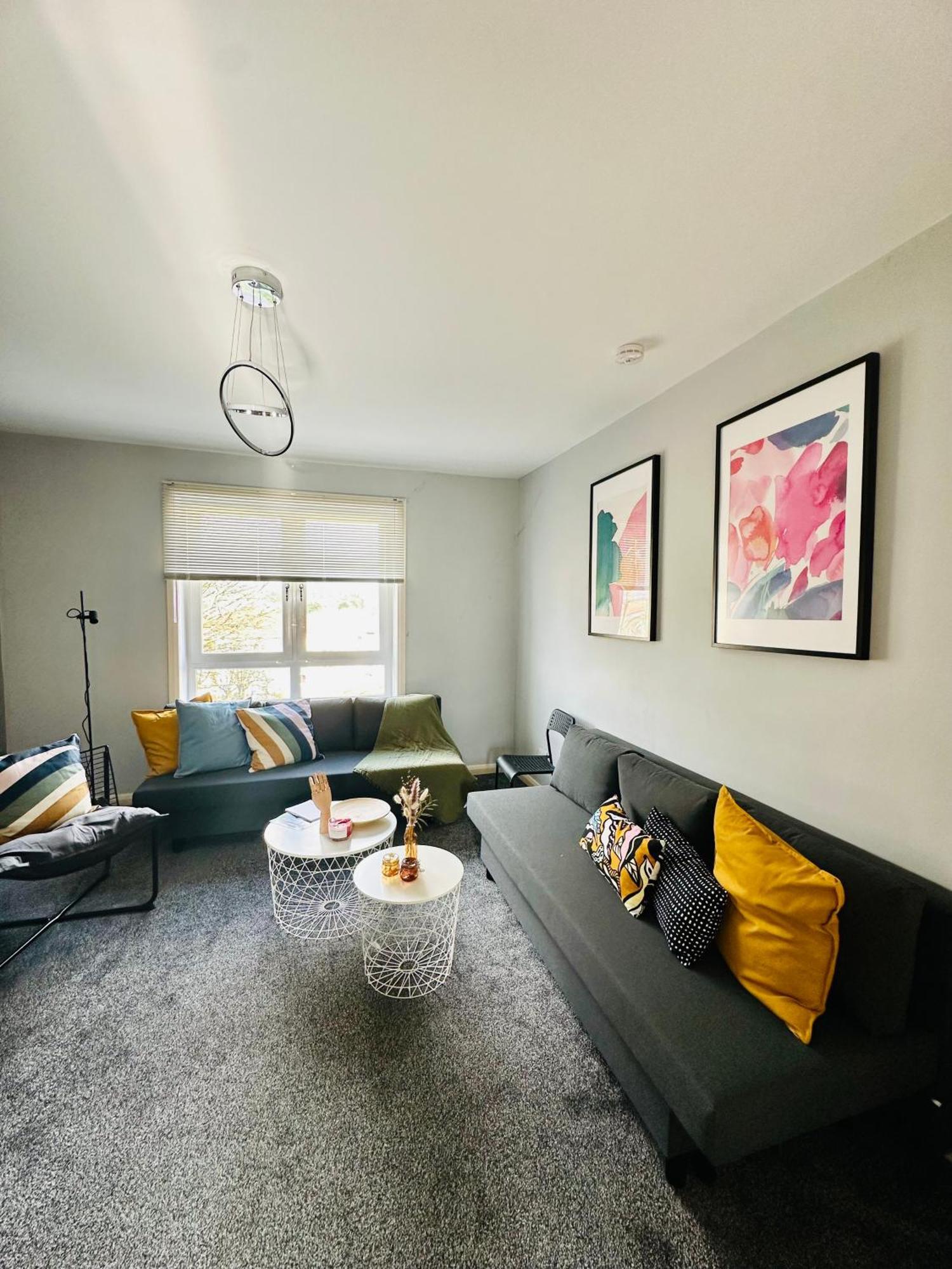 Glasgow Modern Style Home , Separate Entrance ภายนอก รูปภาพ