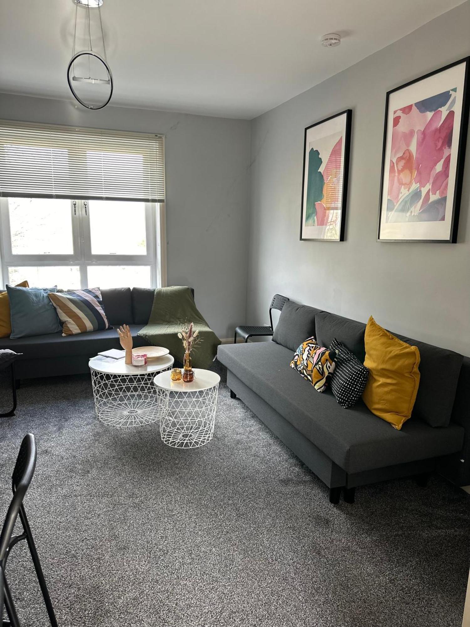 Glasgow Modern Style Home , Separate Entrance ภายนอก รูปภาพ