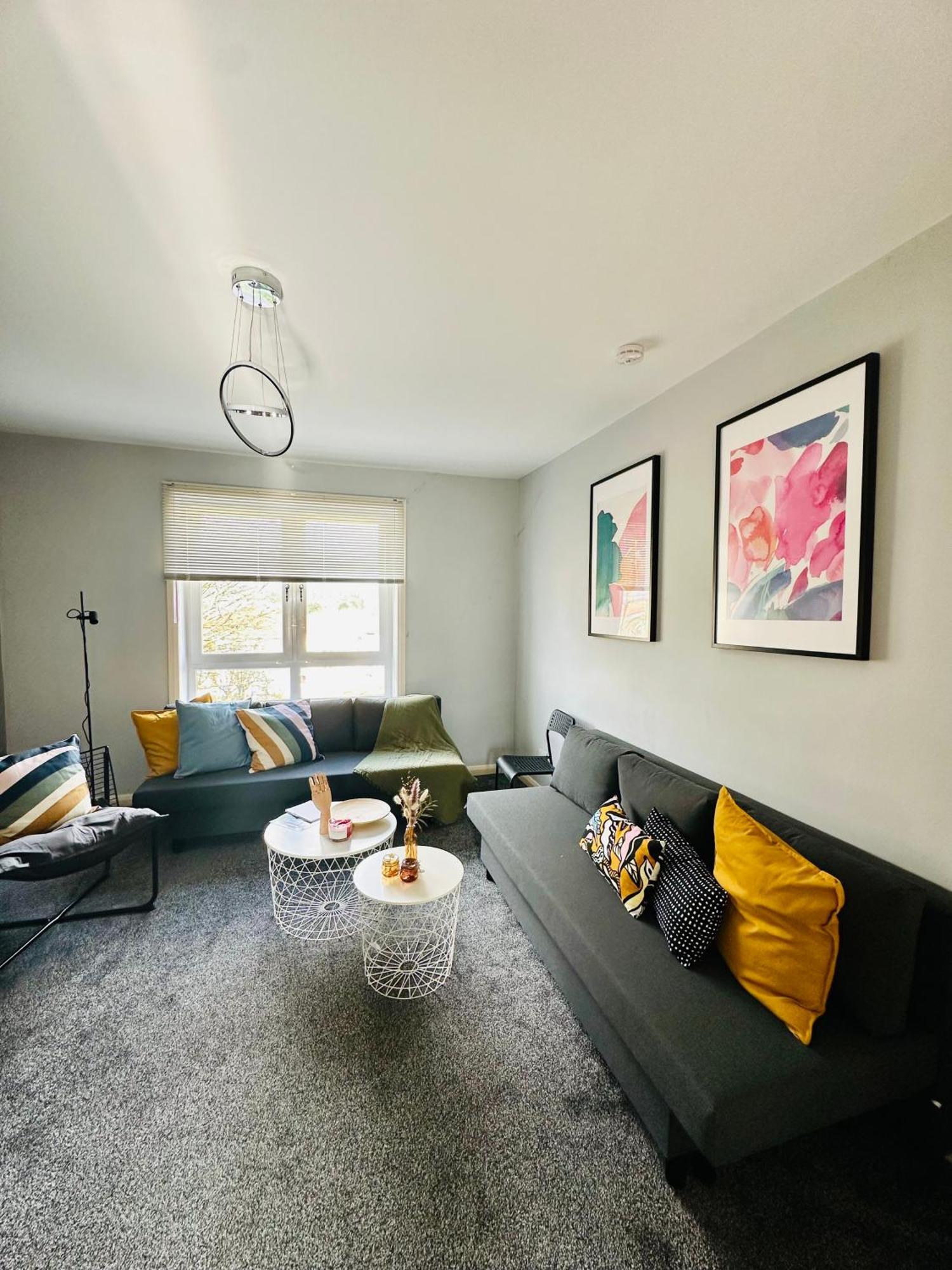 Glasgow Modern Style Home , Separate Entrance ภายนอก รูปภาพ