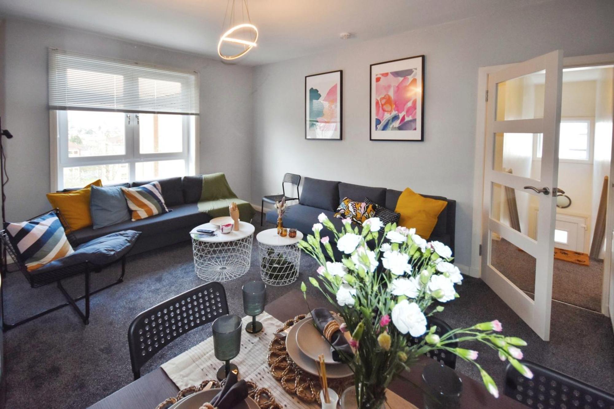 Glasgow Modern Style Home , Separate Entrance ภายนอก รูปภาพ