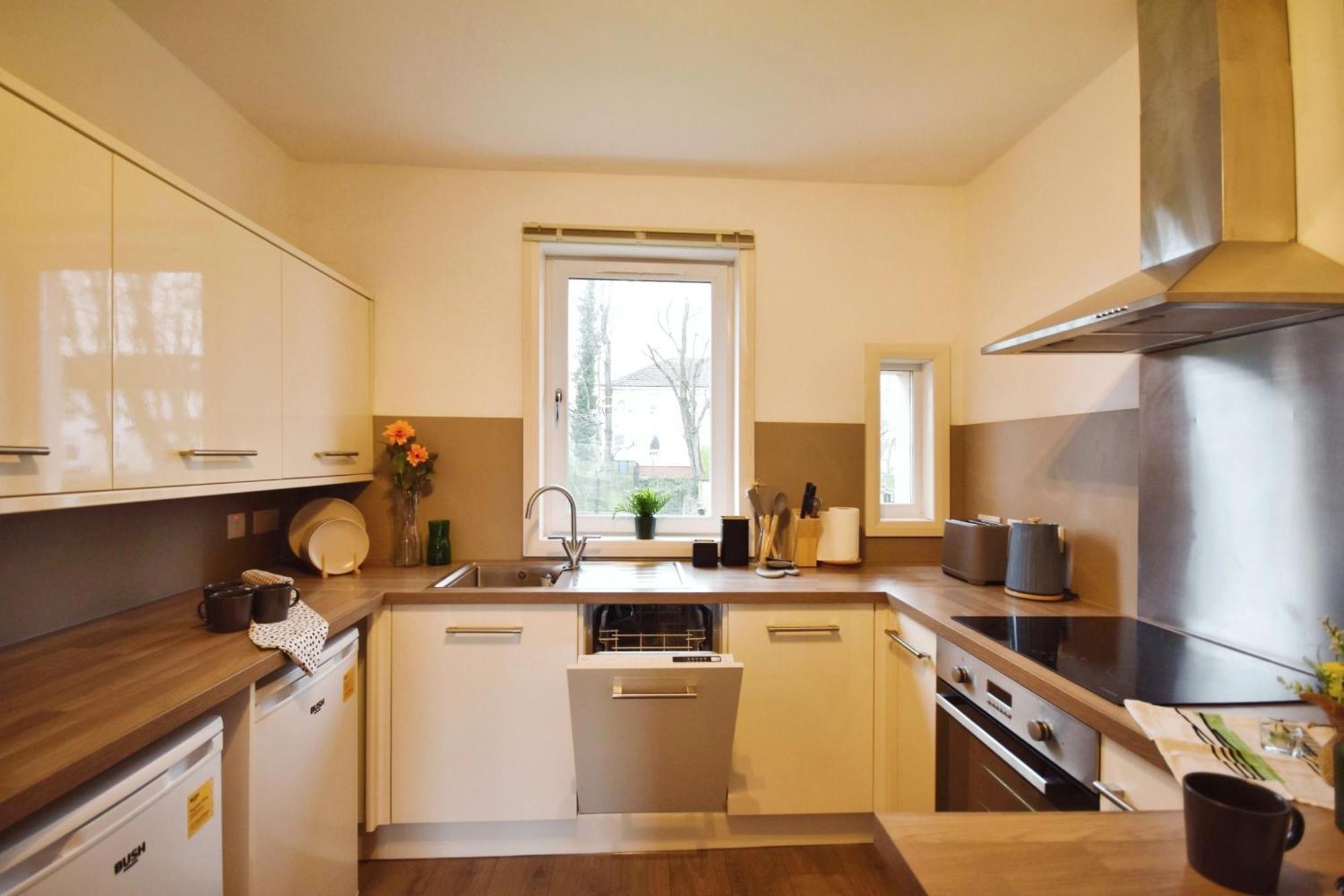 Glasgow Modern Style Home , Separate Entrance ภายนอก รูปภาพ