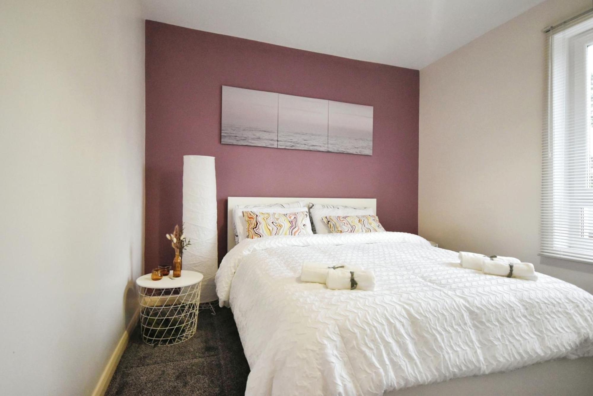 Glasgow Modern Style Home , Separate Entrance ภายนอก รูปภาพ
