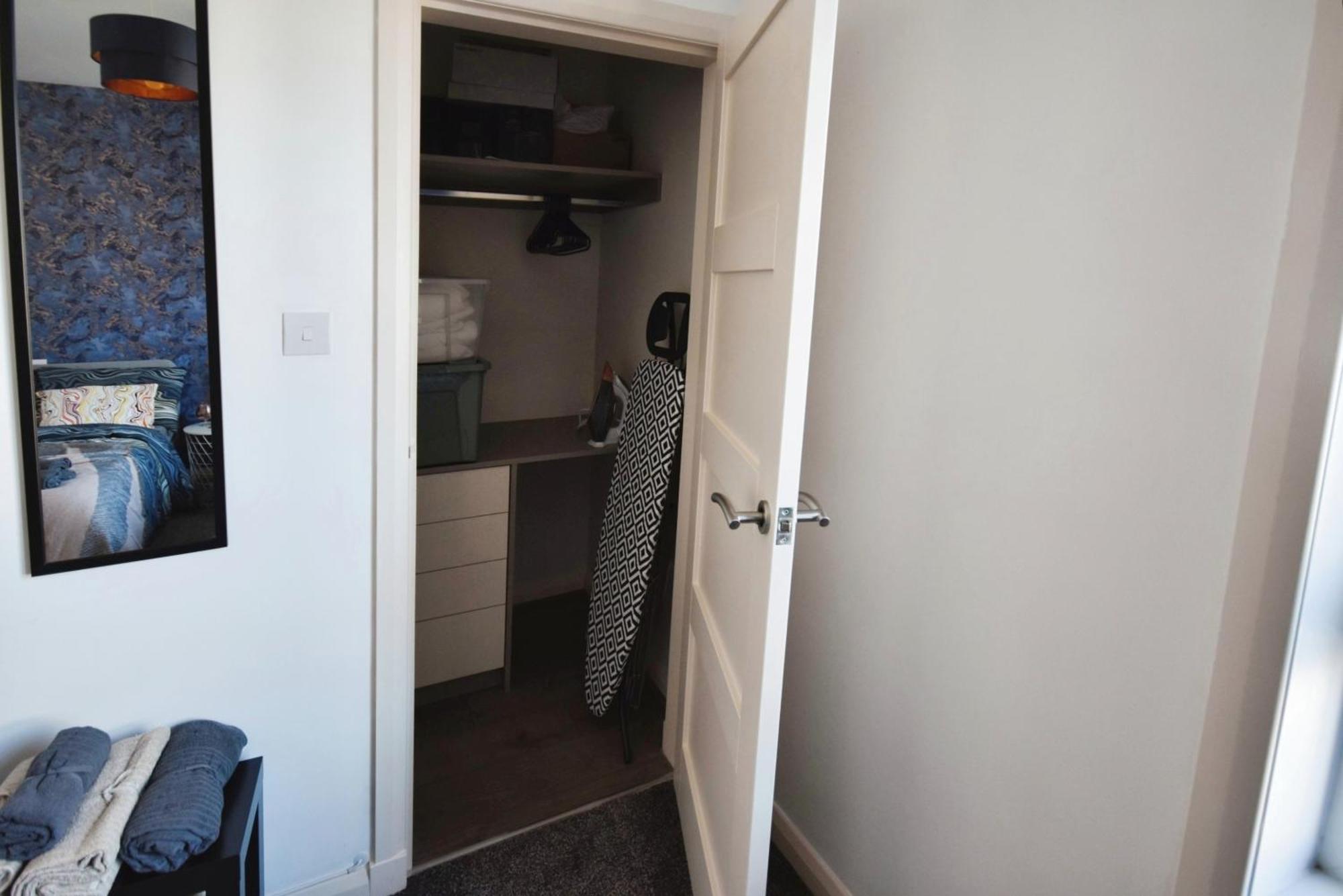 Glasgow Modern Style Home , Separate Entrance ภายนอก รูปภาพ